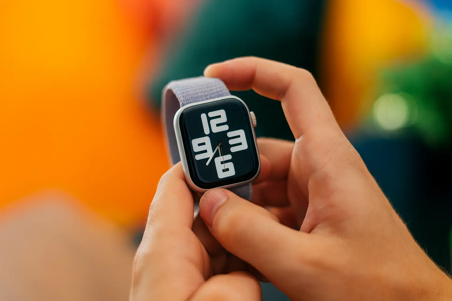 Apple Watch SE com mais de 27% OFF na Amazon
