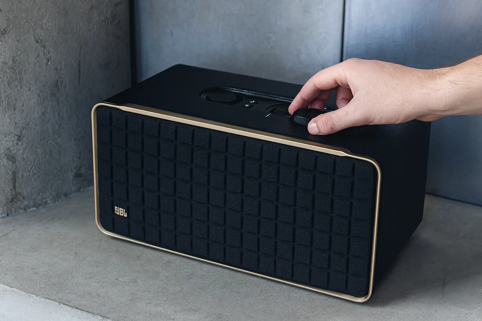 JBL Authentics 500 com 15% OFF e entrega rápida Prime na Amazon