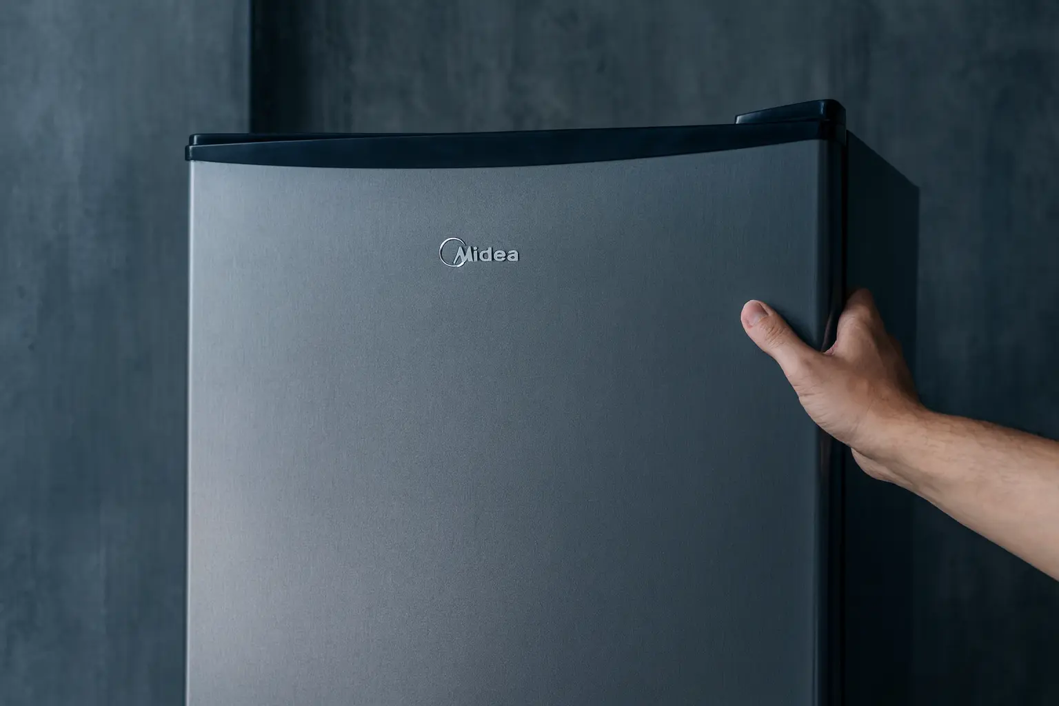 Frigobar Midea 93L tem melhor oferta histórica na Amazon