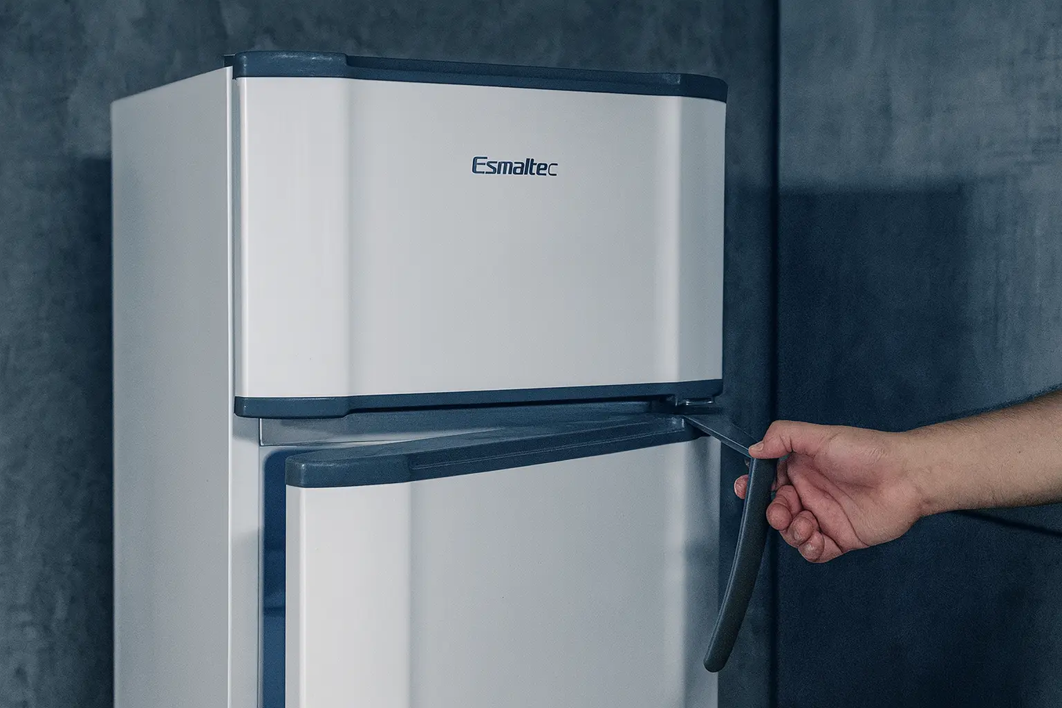 Geladeira Esmaltec 276L Inverter na Amazon com desconto