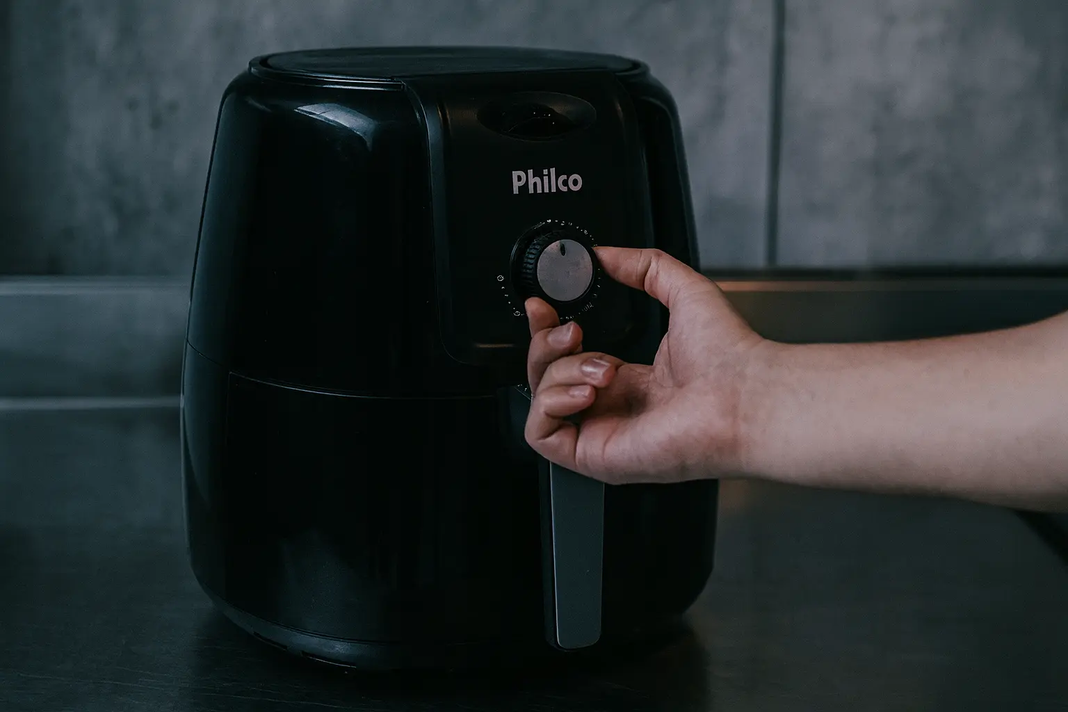 Air Fryer Philco Gourmet 7.2L com 10% OFF na Amazon; preço abaixo da média