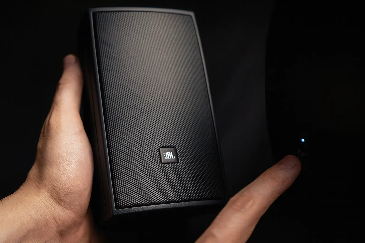 Caixa de som JBL cai de R$ 1.139 para R$ 989 com 13% OFF na Amazon