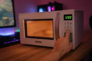 Micro-ondas Mondial com 10% OFF em até 9x na Amazon: aproveite