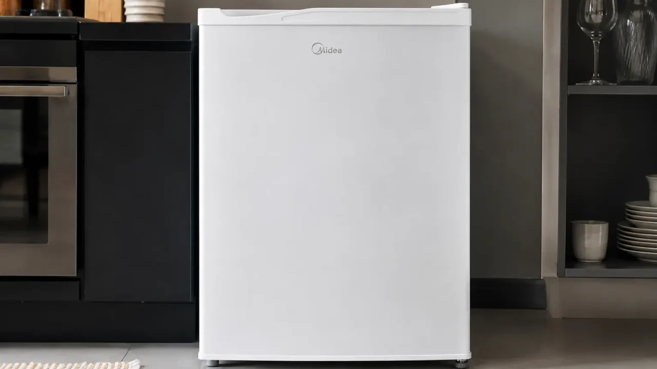 Frigobar Midea 67L: convencional 127V ou Inverter Bivolt?