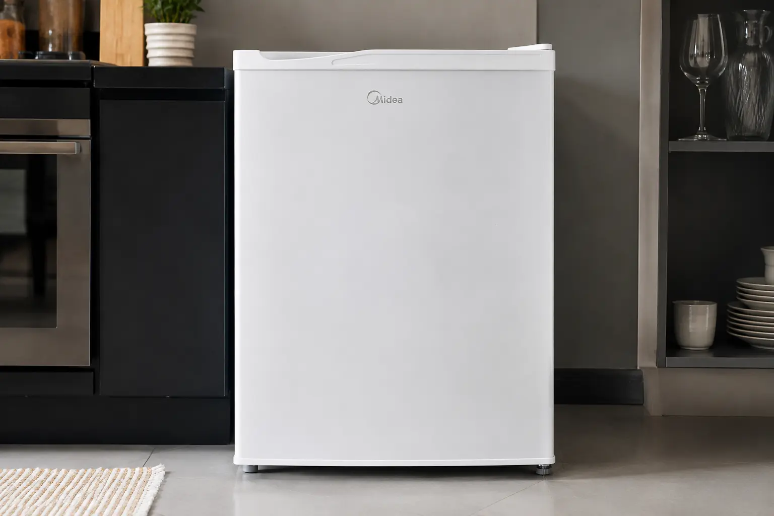 Frigobar Midea 67L: convencional 127V ou Inverter Bivolt?