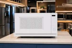 Midea MasterCook 27L: 110V branco ou 220V espelhado?
