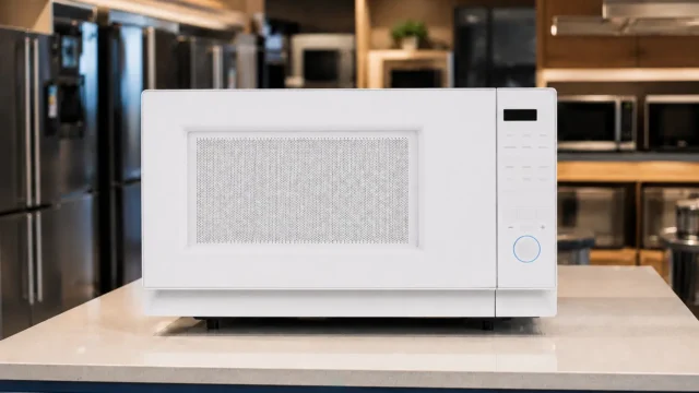 Midea MasterCook 27L: 110V branco ou 220V espelhado?