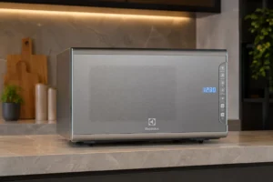 Micro-ondas Electrolux 31L: inox espelhado ou branco, qual escolher?