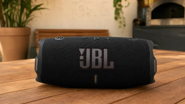 JBL Flip 7 e rivais se separam por autonomia, proteção e extras