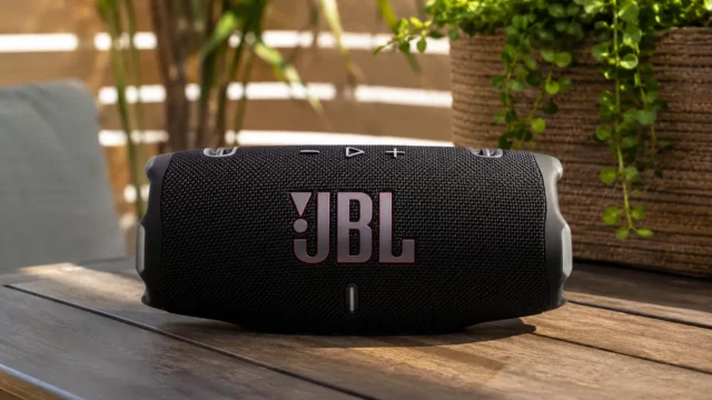 JBL Charge 6 ou Flip 7: a autonomia muda mais que o tamanho