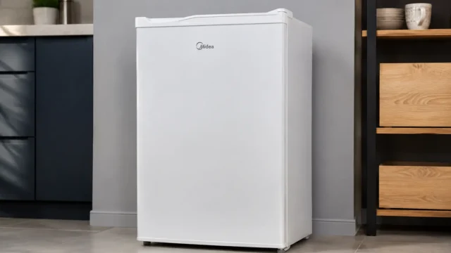 Frigobar Midea: 67 L, 93 L e 124 L atendem espaços diferentes