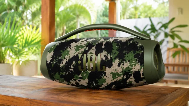 JBL Boombox 3 ou Soundcore Boom 2: o que muda quando o preço é o dobro